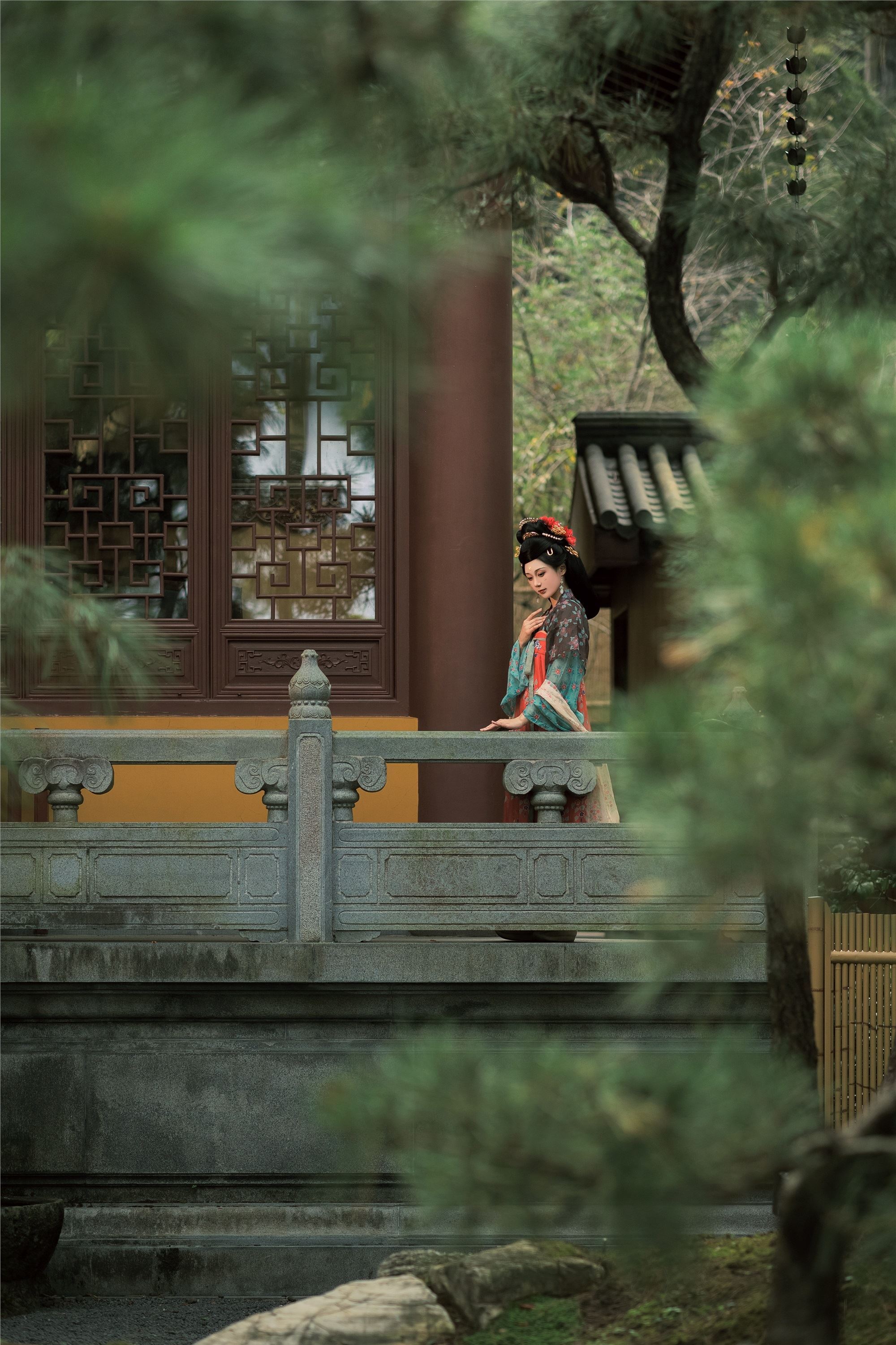 YITUYU艺图语 2025.01.12 山寺踏秋 郑钰熙